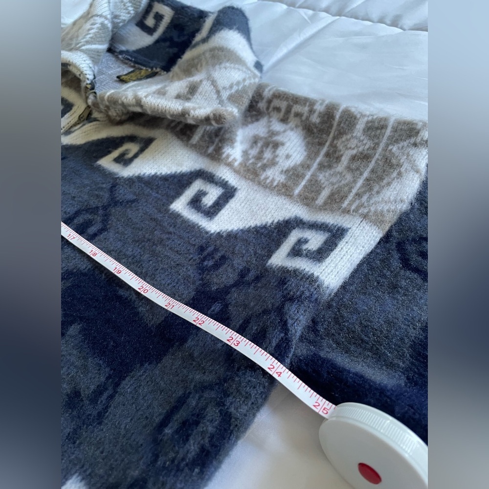 Men's Geometric Pattern Sweater - Navy and Beige - Picture 5 of 7